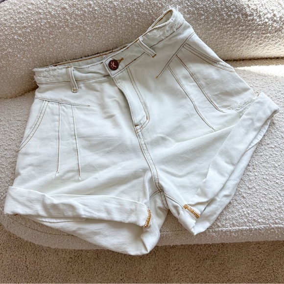 One Teaspoon Xanthe Streetwalkers High Waist 80’s Denim Shorts- Off White - Picture 8 of 15